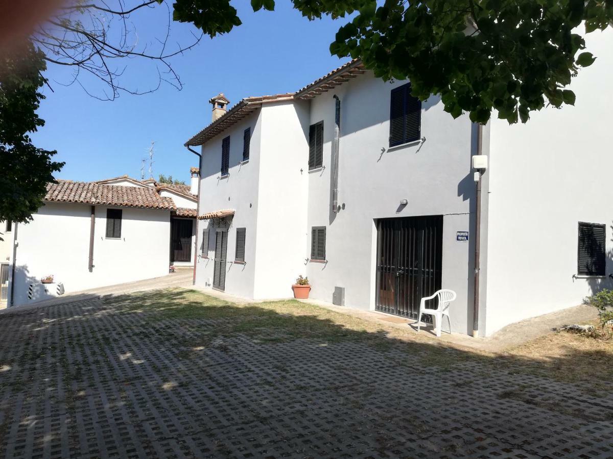 Case In Campagna Con Piscina A โตดี ภายนอก รูปภาพ