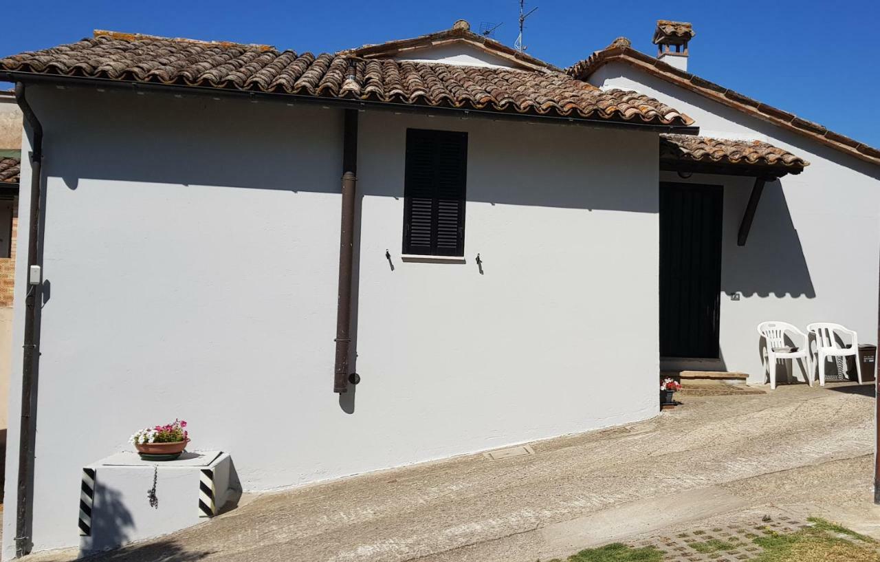 Case In Campagna Con Piscina A โตดี ภายนอก รูปภาพ